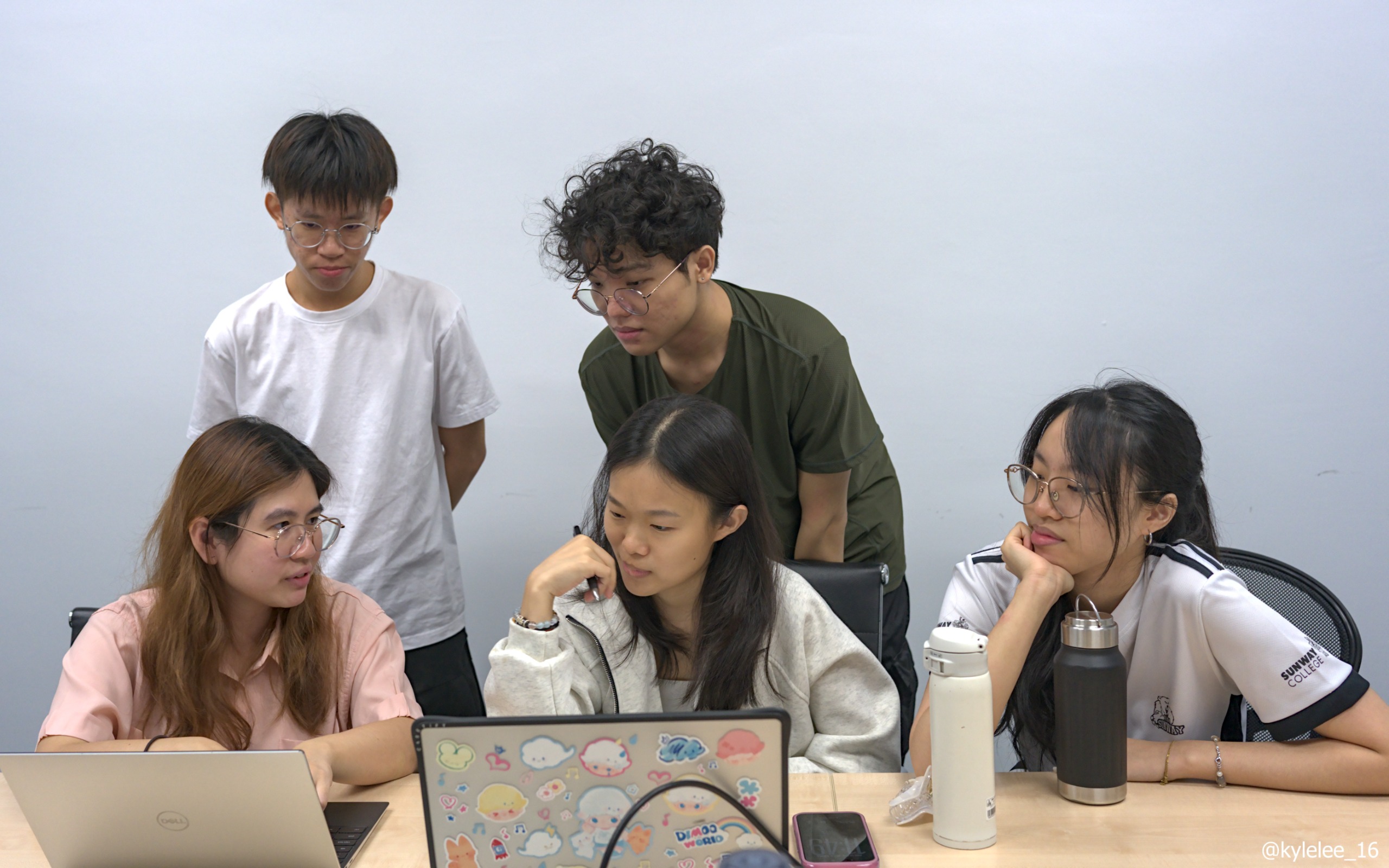 The 2nd generation research assistants working together on a laptop